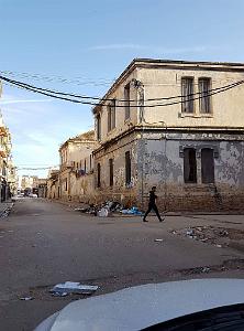 ORAN ECOLE PASTEUR A droite Rue Stambouli Mohamed tout droit  Rue du Figuier ( Ecole filles Pasteur ET LA MATERNELLE